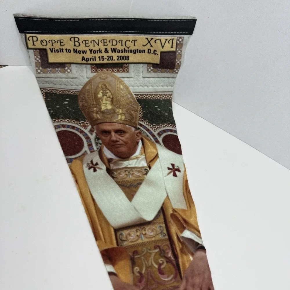 2008 Pope Benedict XVI 29‎ Pendant Flag Visit to New York and Washington Church